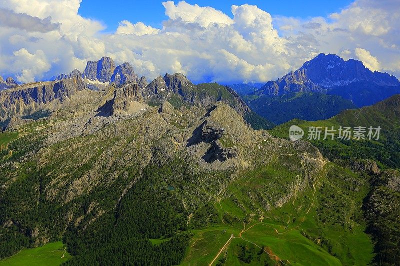 Cinque Torri 全景金色日落，Lagazuoi，白云岩，意大利蒂罗尔阿尔卑斯山